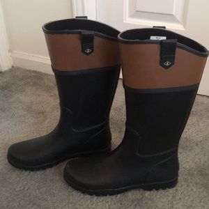 Barely worn, sperry rain boots